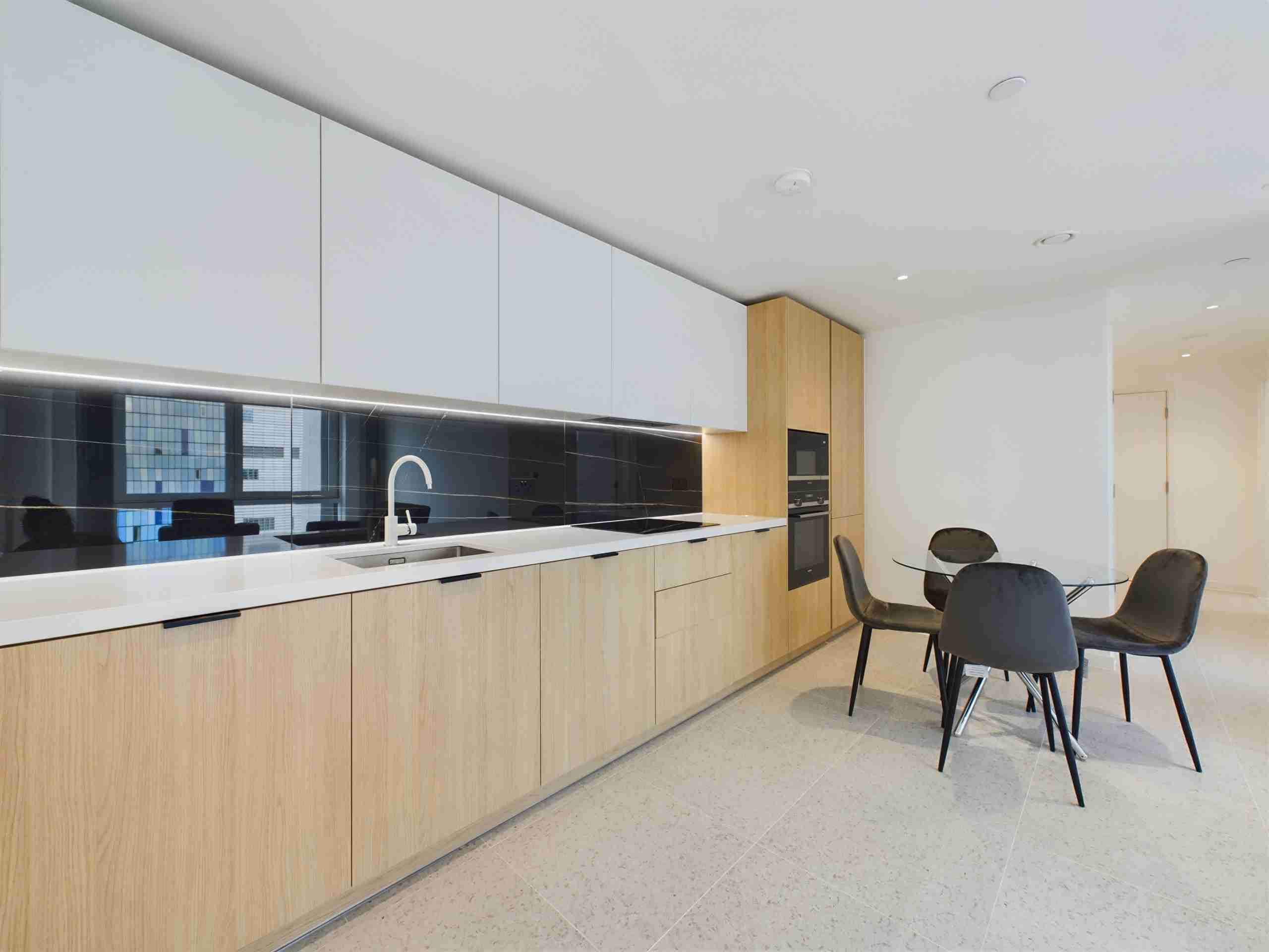Flat Cendal Crescent in Greater London