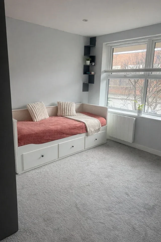 Room Gogmore Lane in Borough of Runnymede