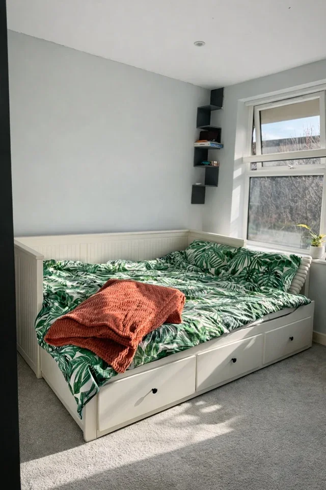 Room Gogmore Lane in Borough of Runnymede