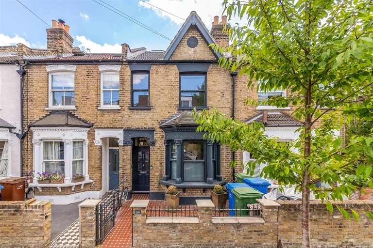 House Reynolds Road in Greater London