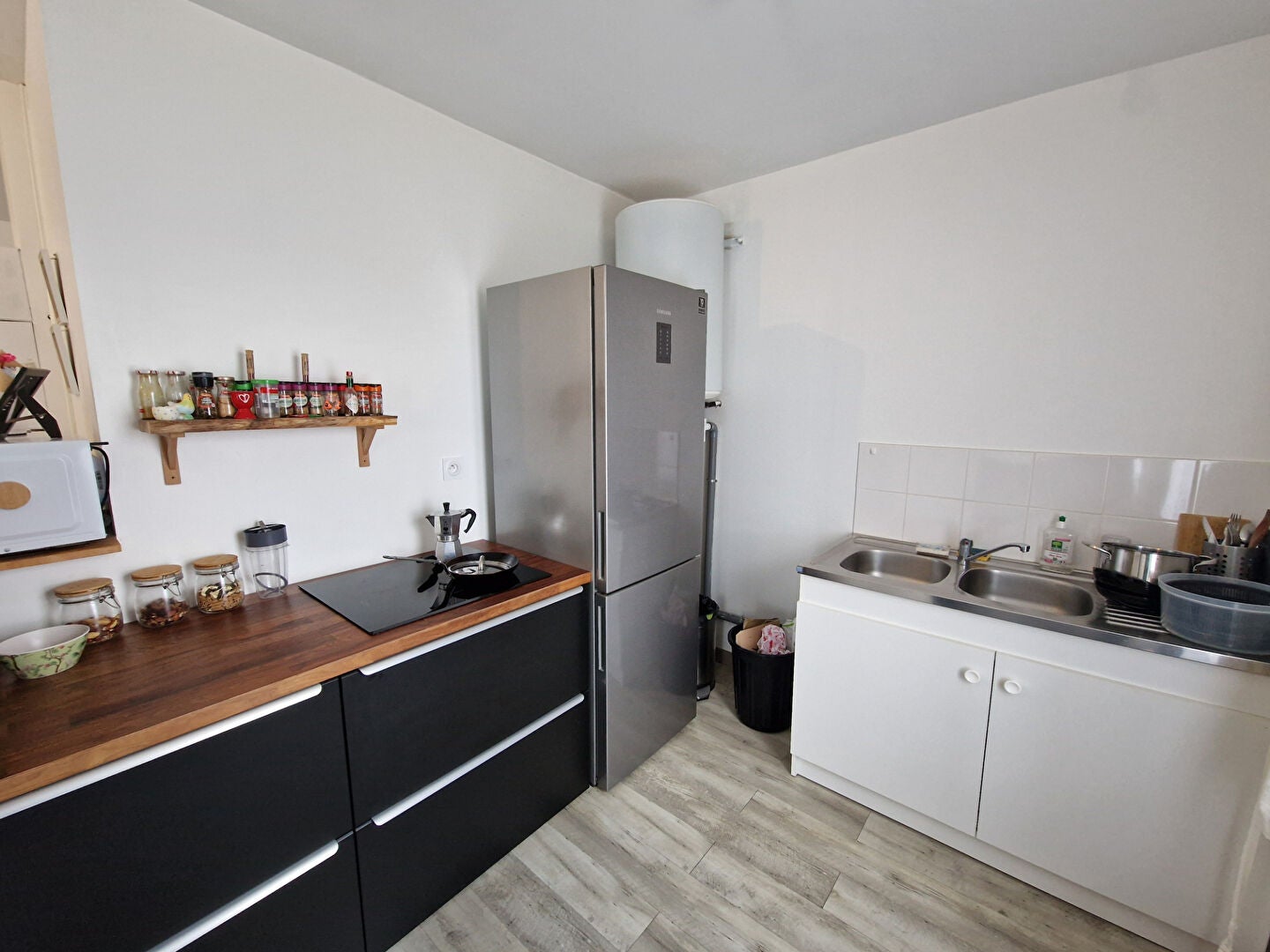 Flat Place Jean Nouzille in Caen