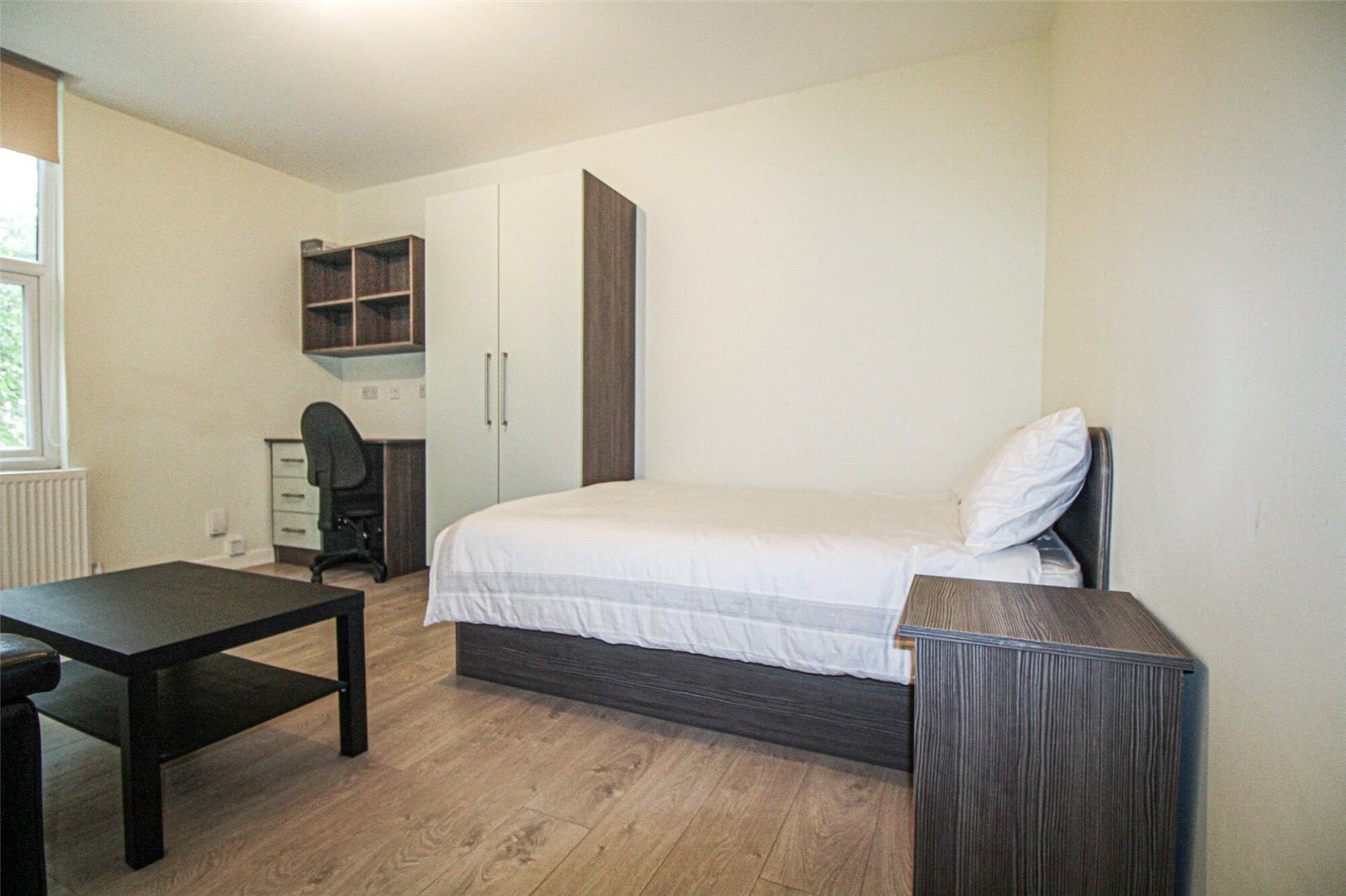 Room Brudenell Road in Leeds