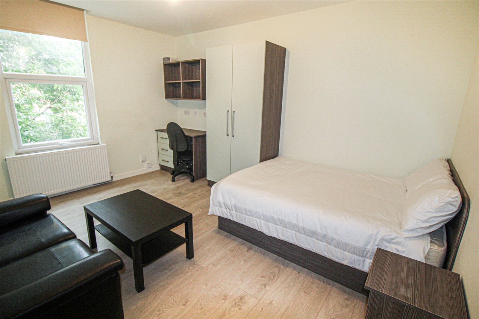 Room Brudenell Road in Leeds
