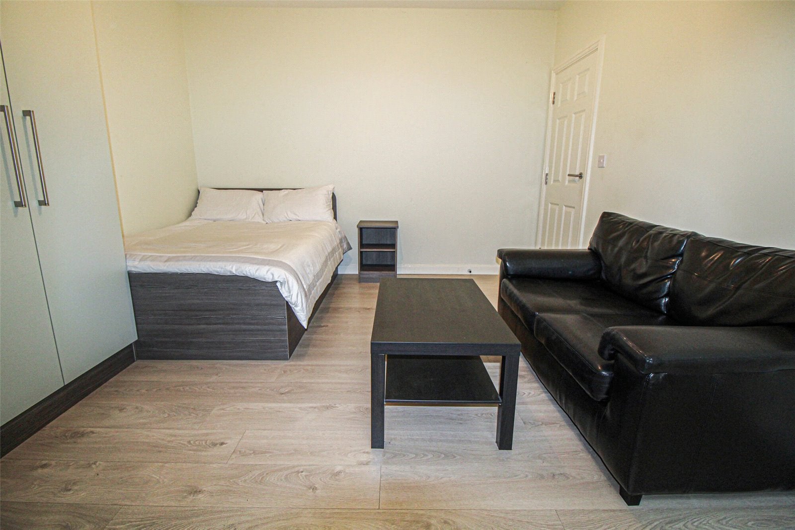 Room Brudenell Road in Leeds