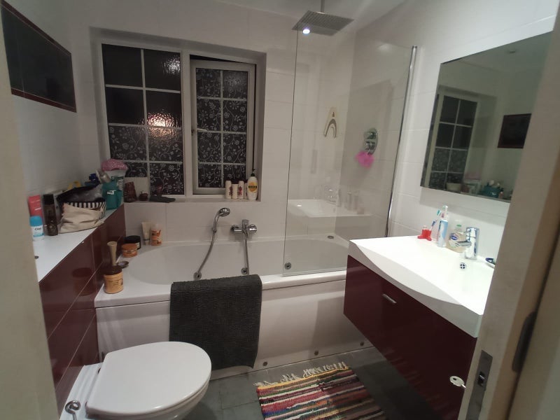 Room Elm Road in Greater London