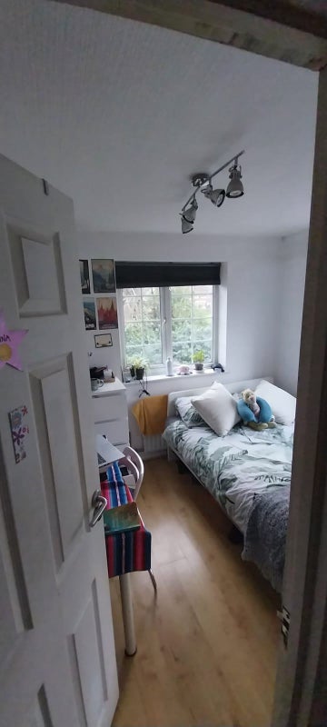Room Elm Road in Greater London