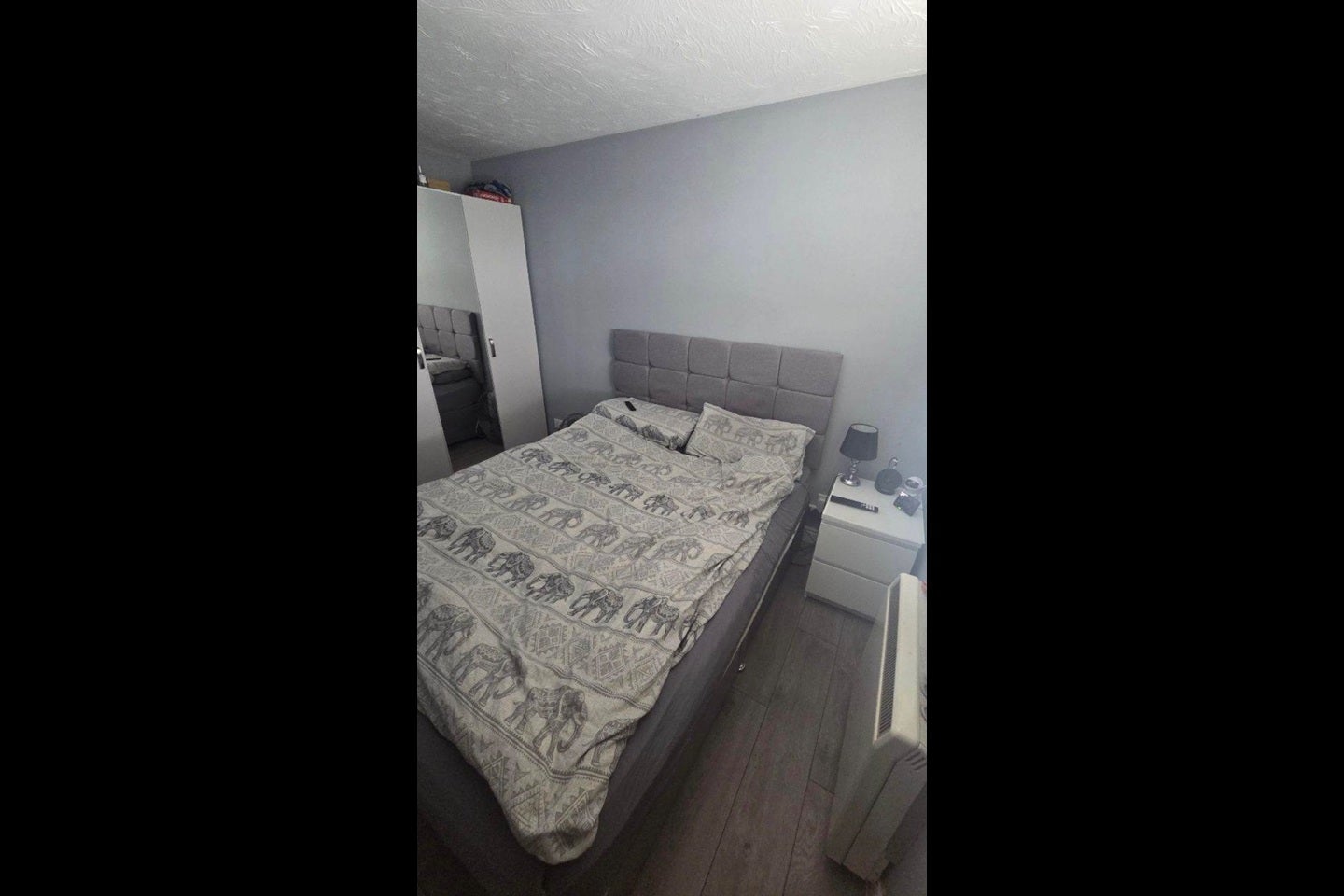 Flat Ravensworth Road in Slough