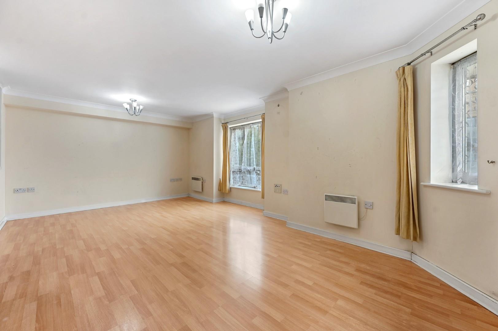 Flat Dominion Close in London