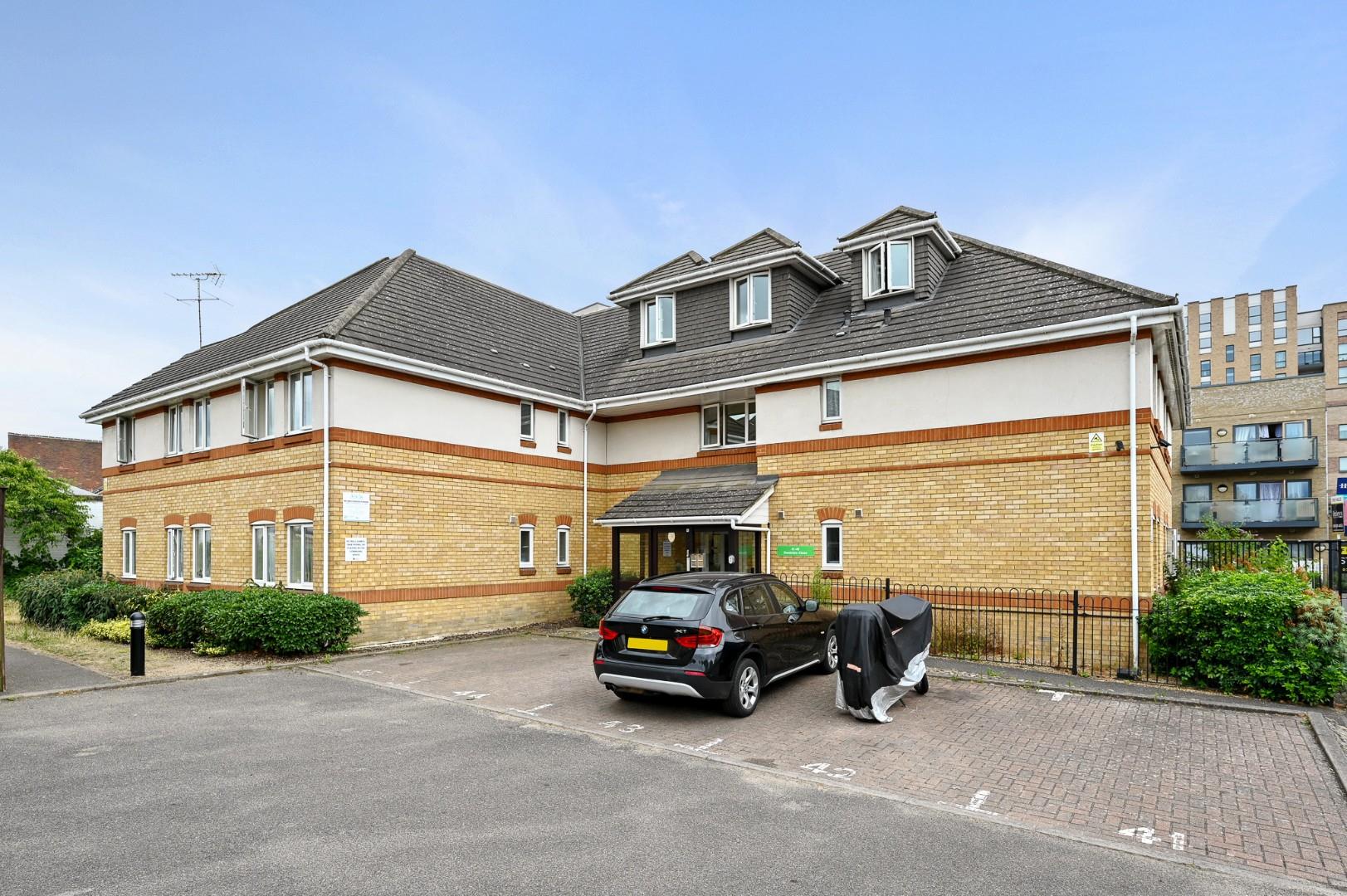 Flat Dominion Close in London