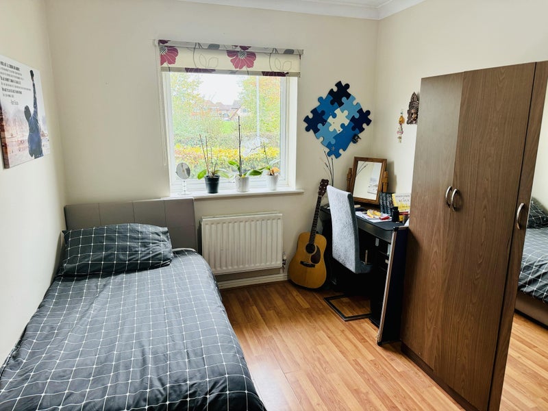 Room Grasholm Way in Slough
