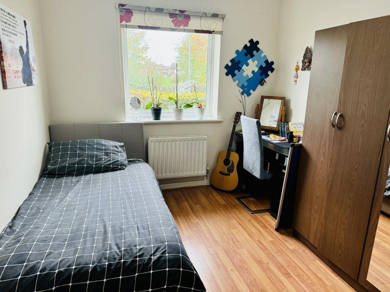 Room Grasholm Way in Slough