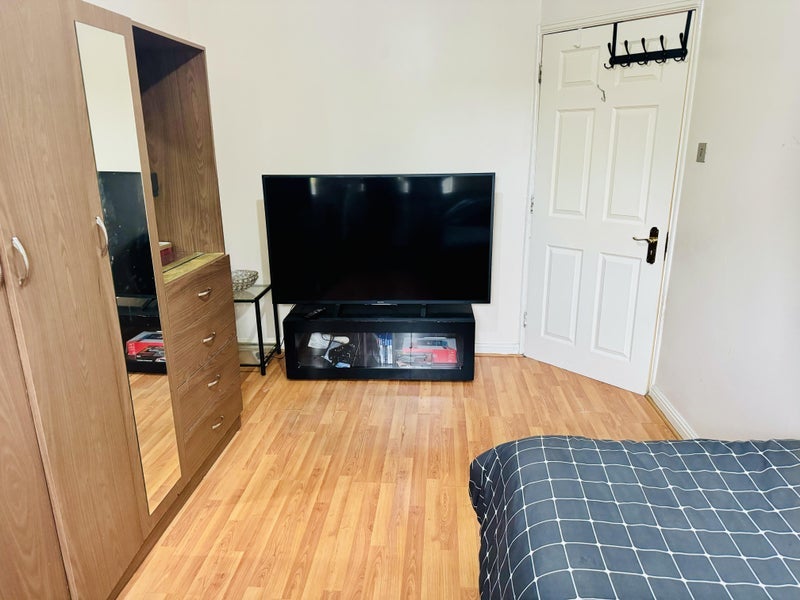 Room Grasholm Way in Slough
