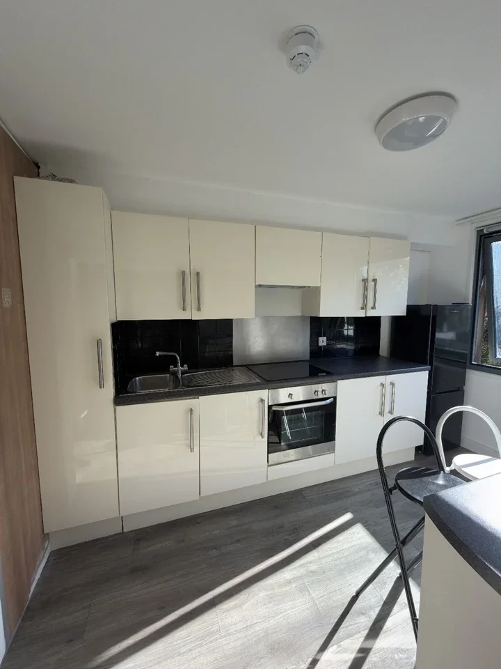 Room Market Road in Greater London