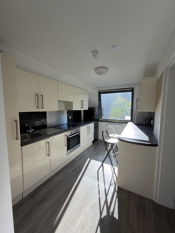 Room Market Road in Greater London