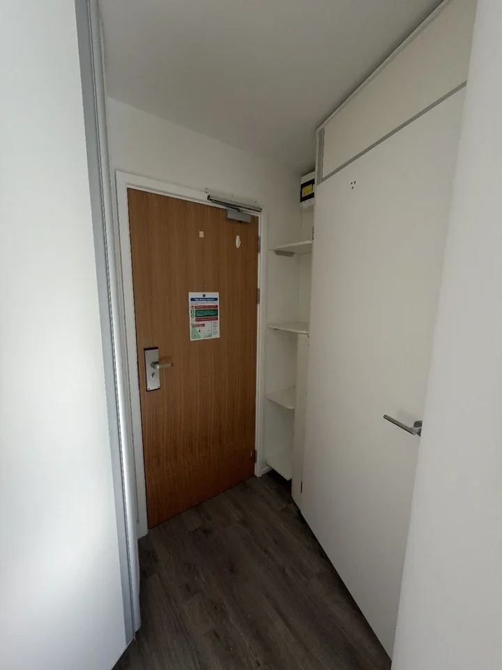 Room Market Road in Greater London