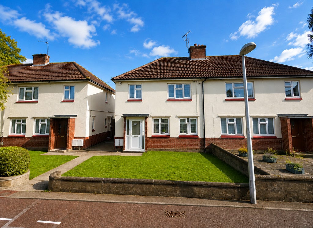 Flat Birch Gardens in Greater London
