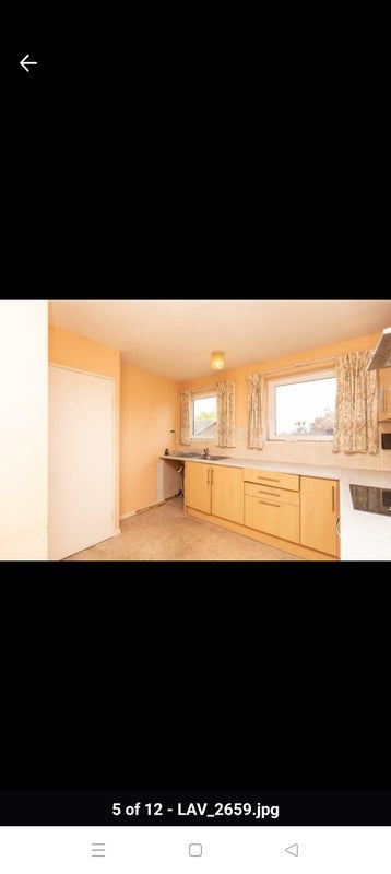 Room Pine Close in Wakefield