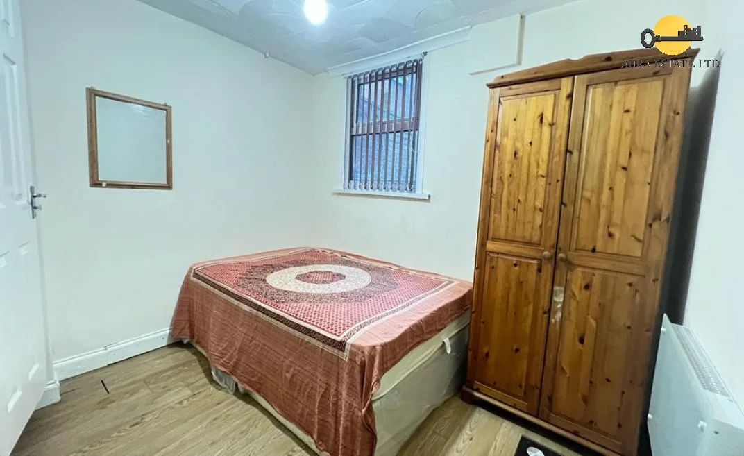Room Cromwell Road in Luton