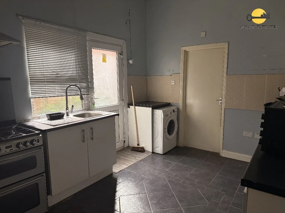 Room Cromwell Road in Luton