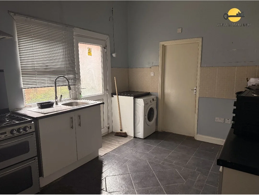 Room Cromwell Road in Luton