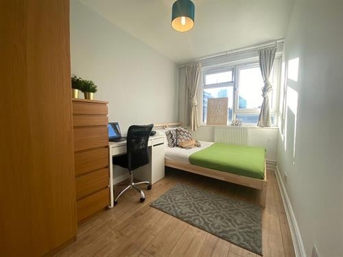 Flat Cropley Street in Greater London