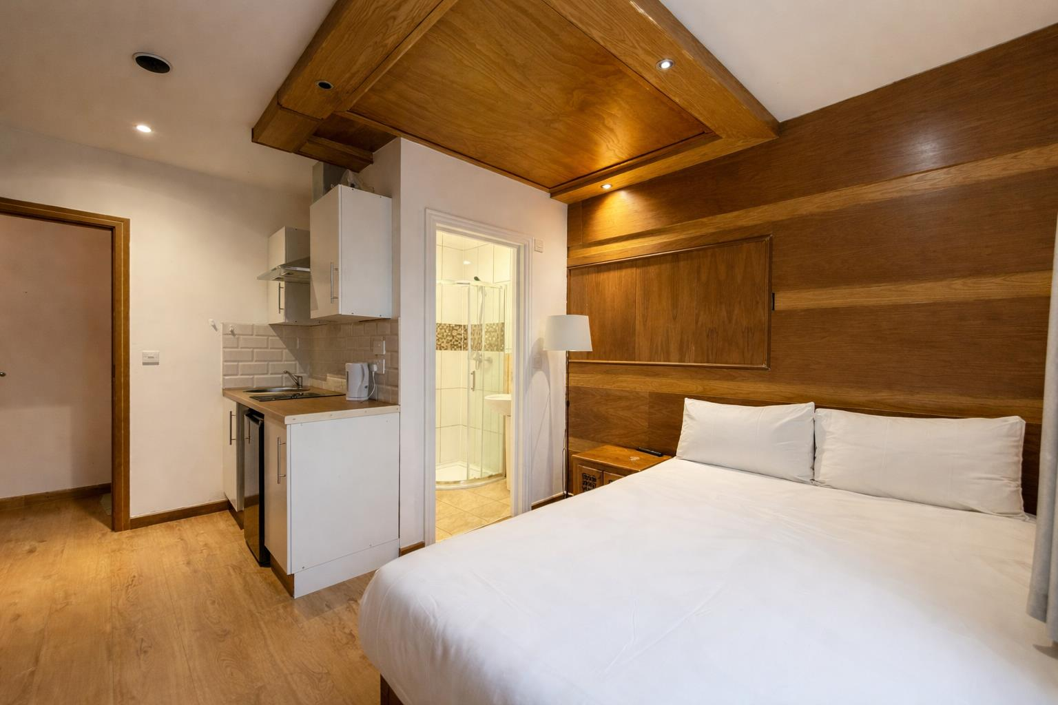 Flat Kempsford Gardens in Greater London