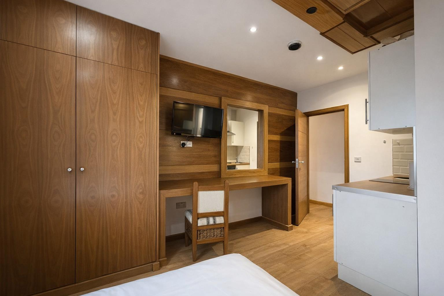 Flat Kempsford Gardens in Greater London