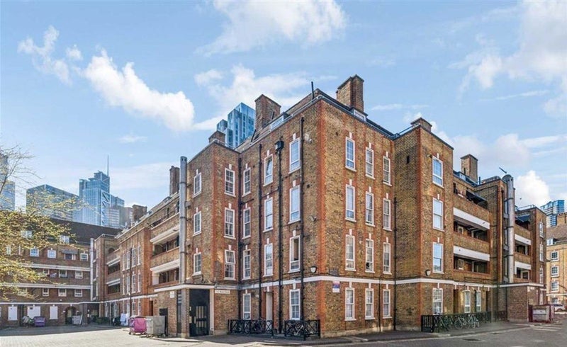 Room Bell Lane in Greater London