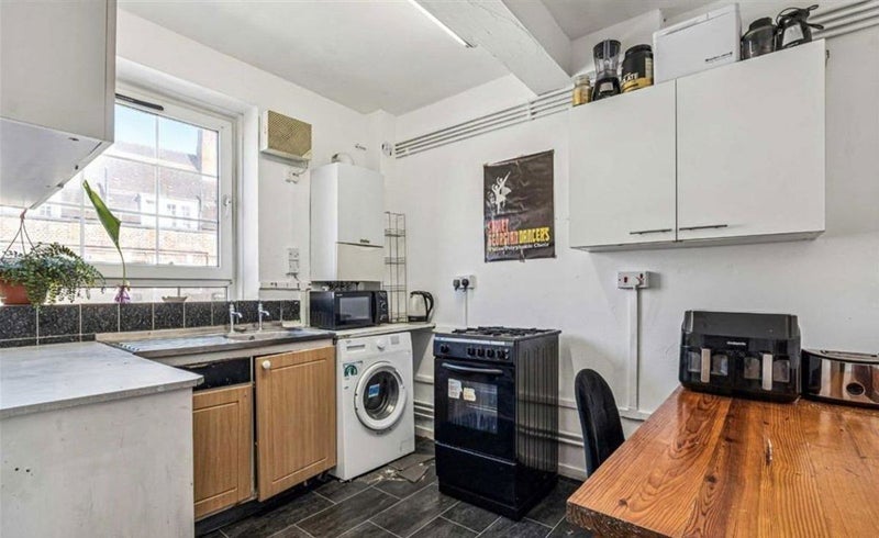 Room Bell Lane in Greater London