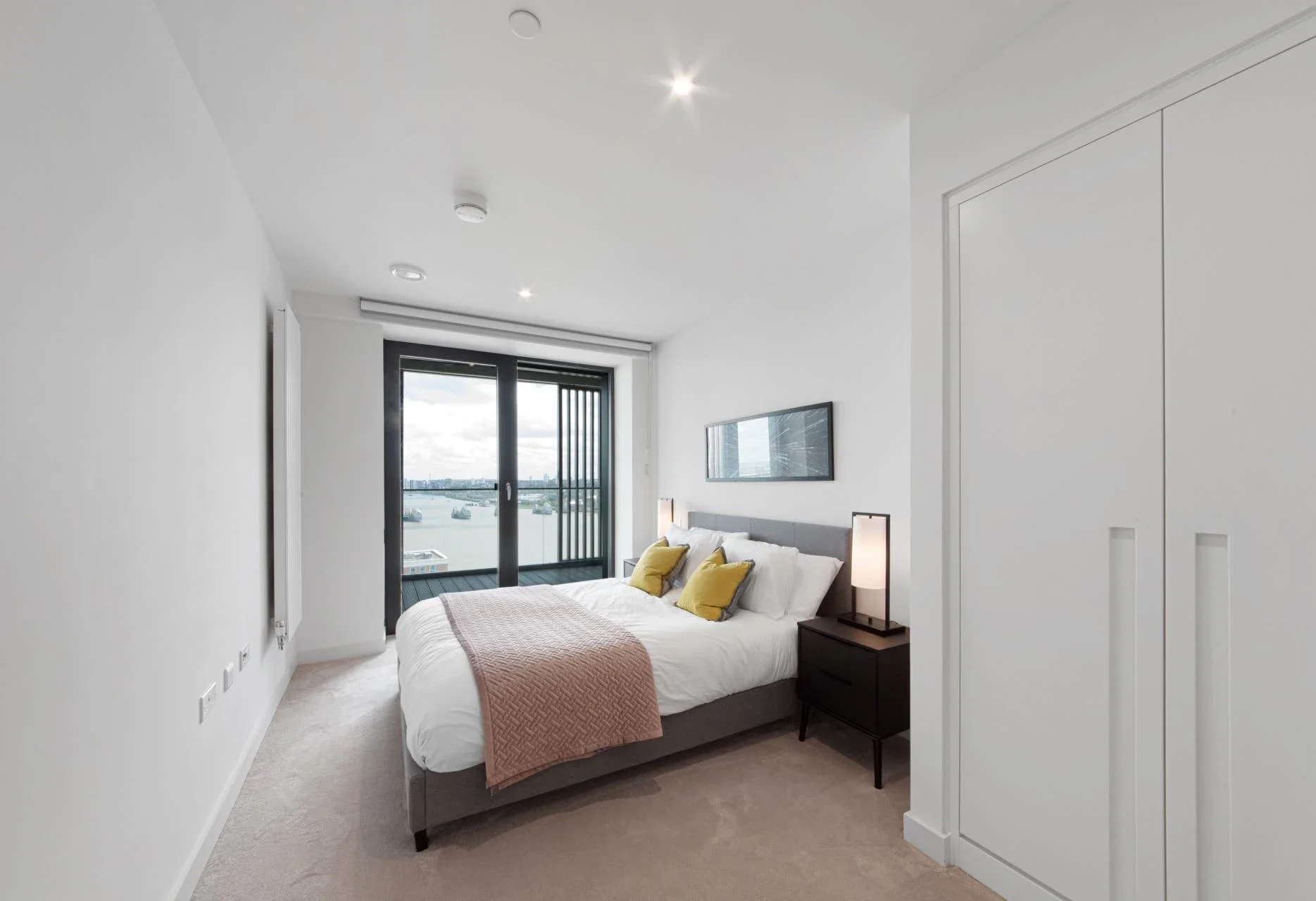 Flat Riverside Walk in Greater London