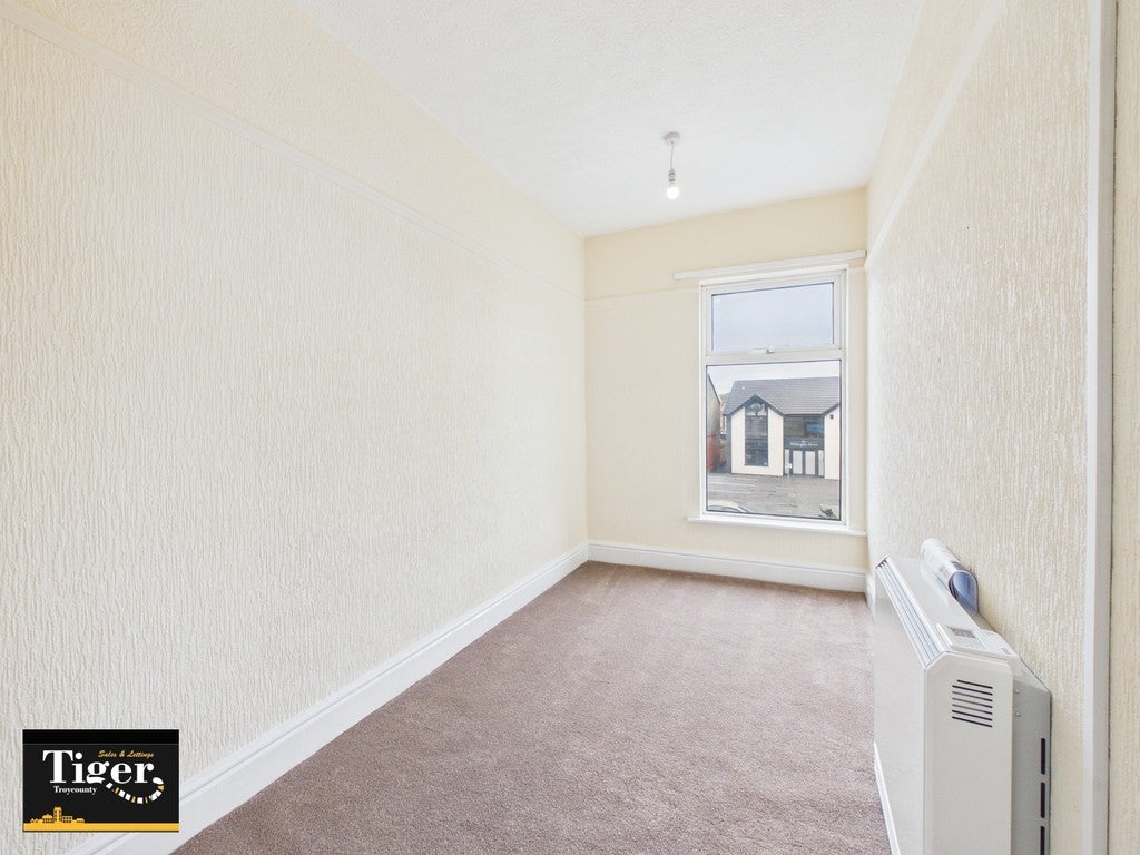 Flat Whitegate Drive in Blackpool