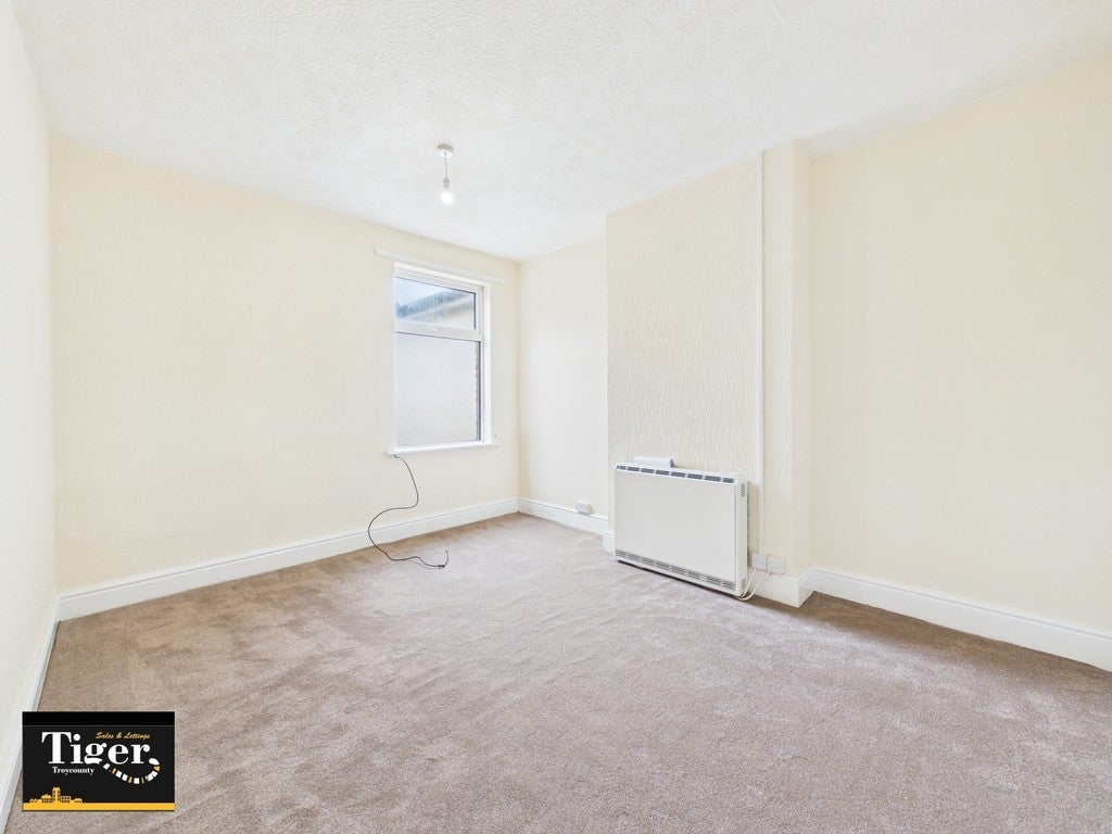 Flat Whitegate Drive in Blackpool
