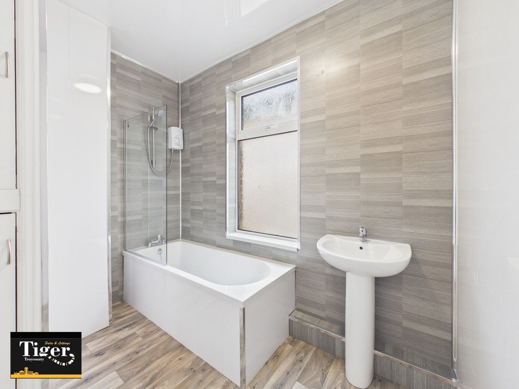 Flat Whitegate Drive in Blackpool