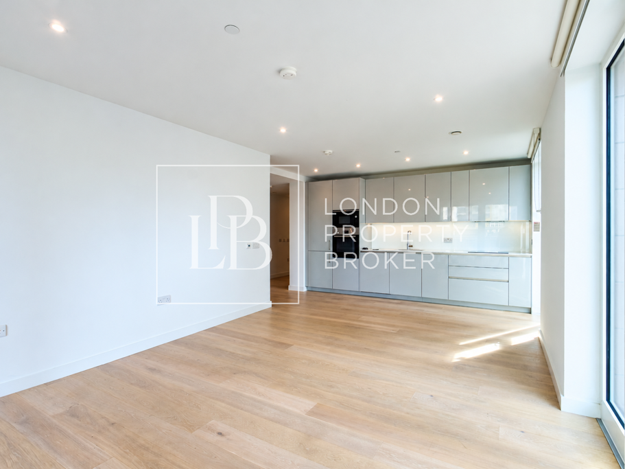 Flat Sayer Street in Greater London