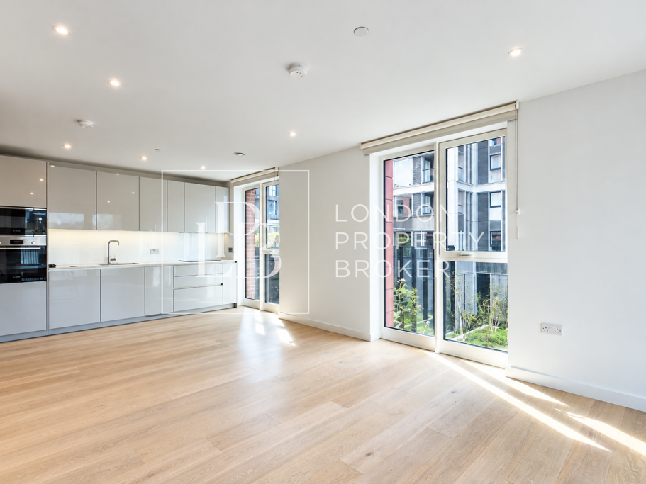 Flat Sayer Street in Greater London
