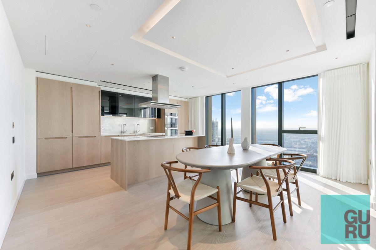 Flat Nine Elms Lane in Greater London