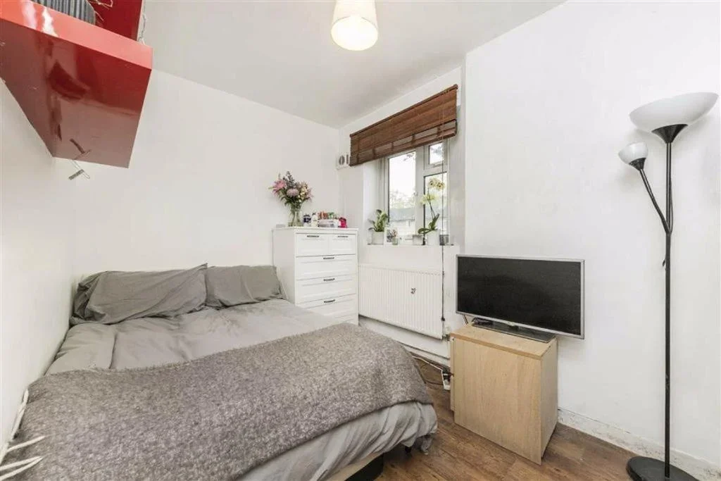 Flat Rodenhurst Road in Greater London