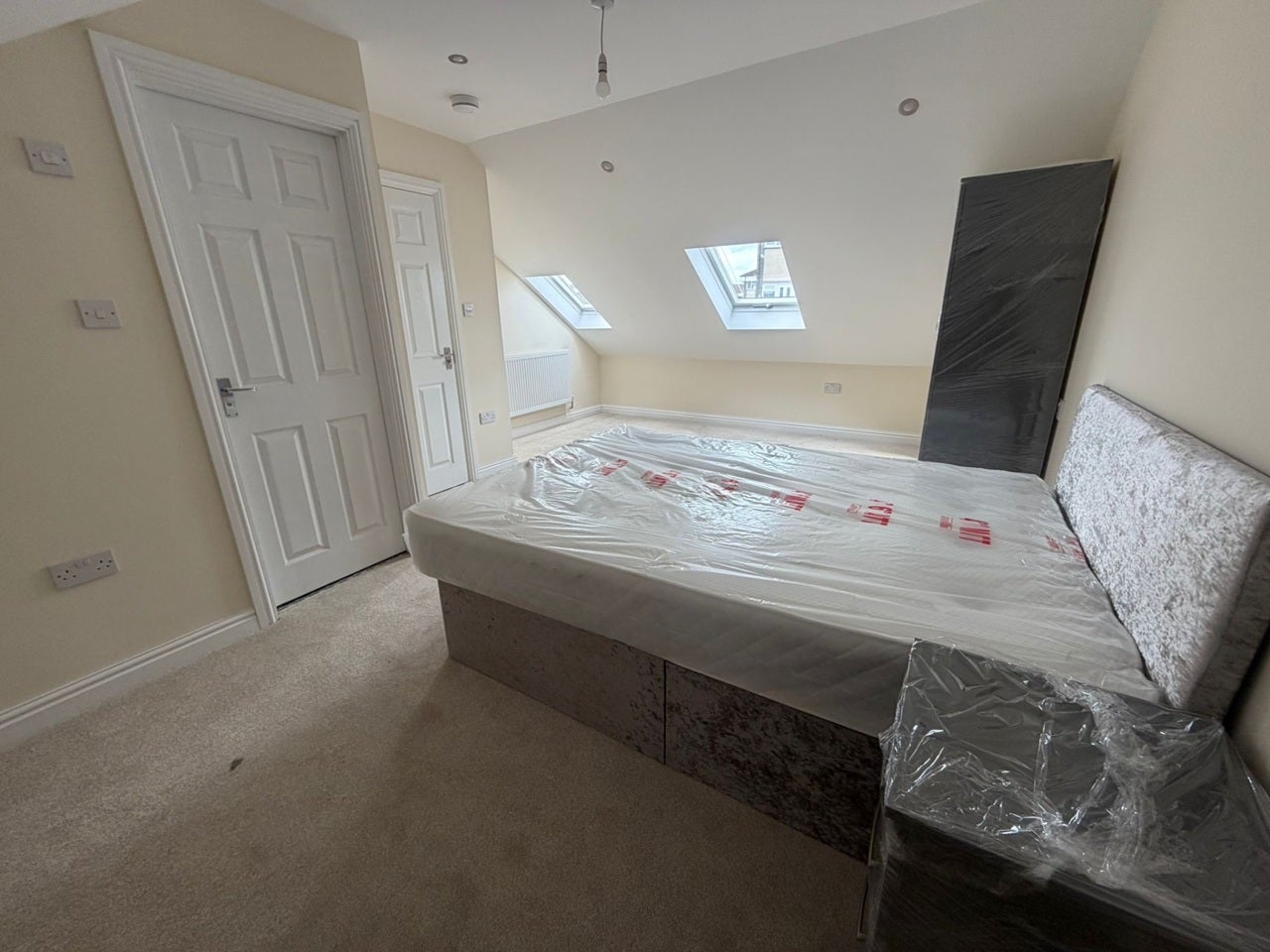 Room Edge Street in Coseley