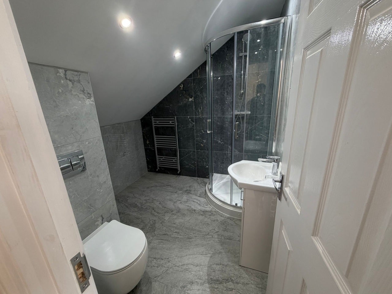Room Edge Street in Coseley