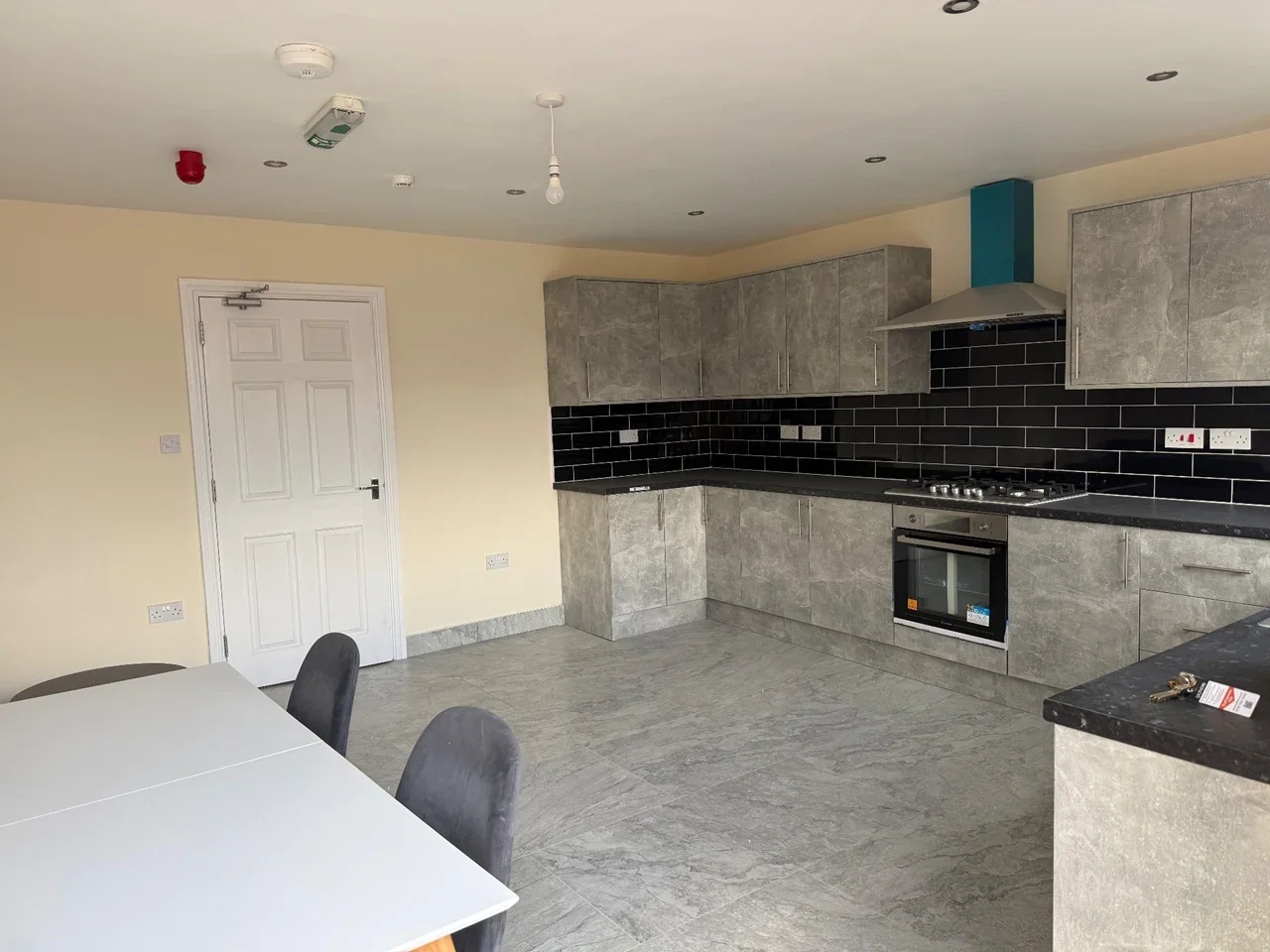 Room Edge Street in Coseley