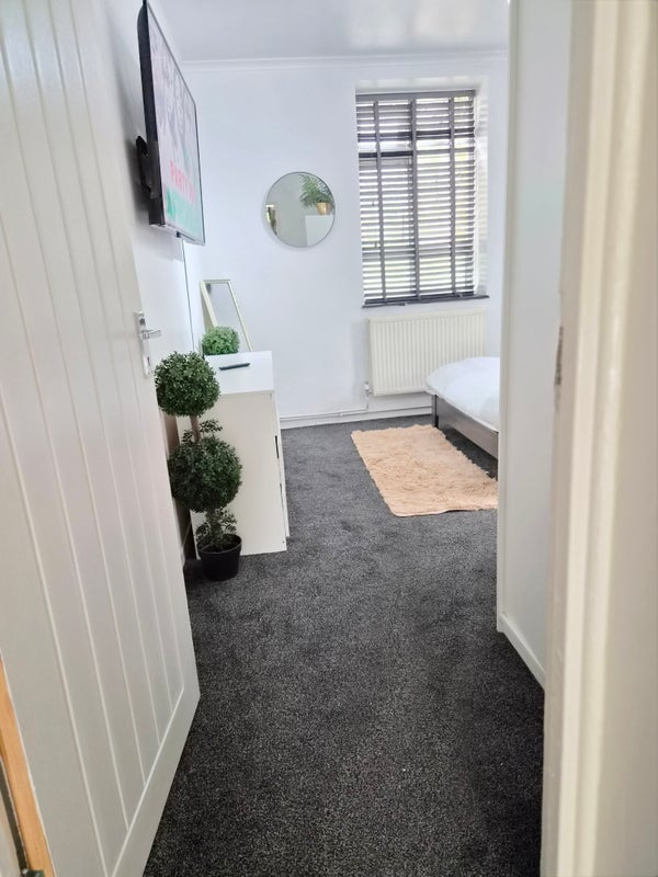 Room Powis Road in Greater London