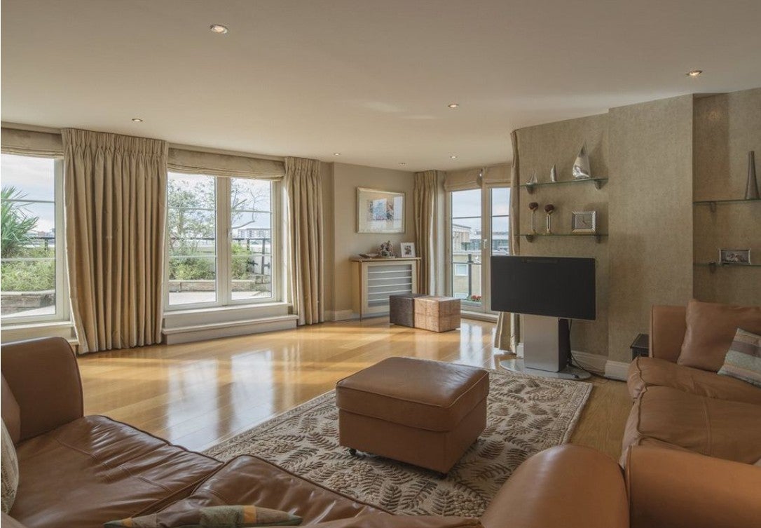Flat Palgrave Gardens in City of Westminster