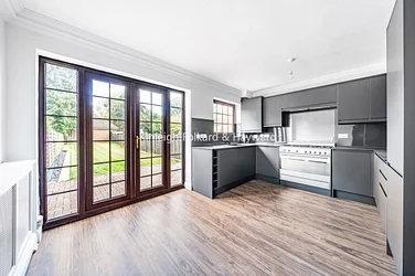 House Bromley Grove in Greater London