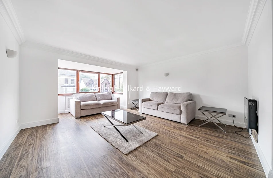 House Bromley Grove in Greater London
