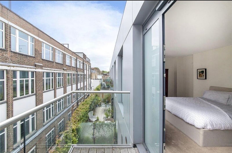 Room Clapham Common North Side in Greater London