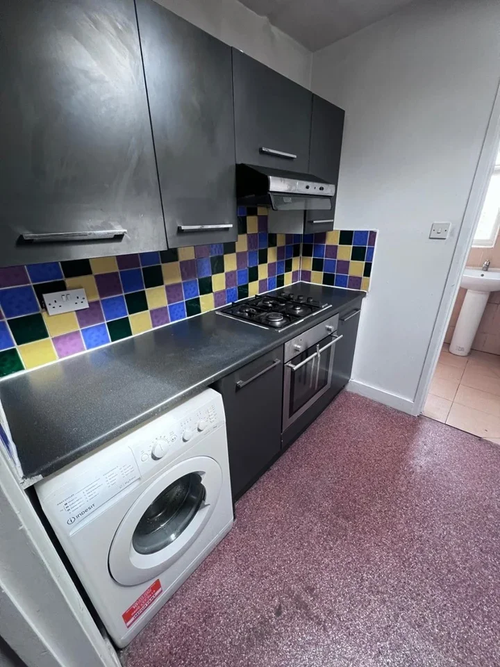 Flat Melford Road in Greater London