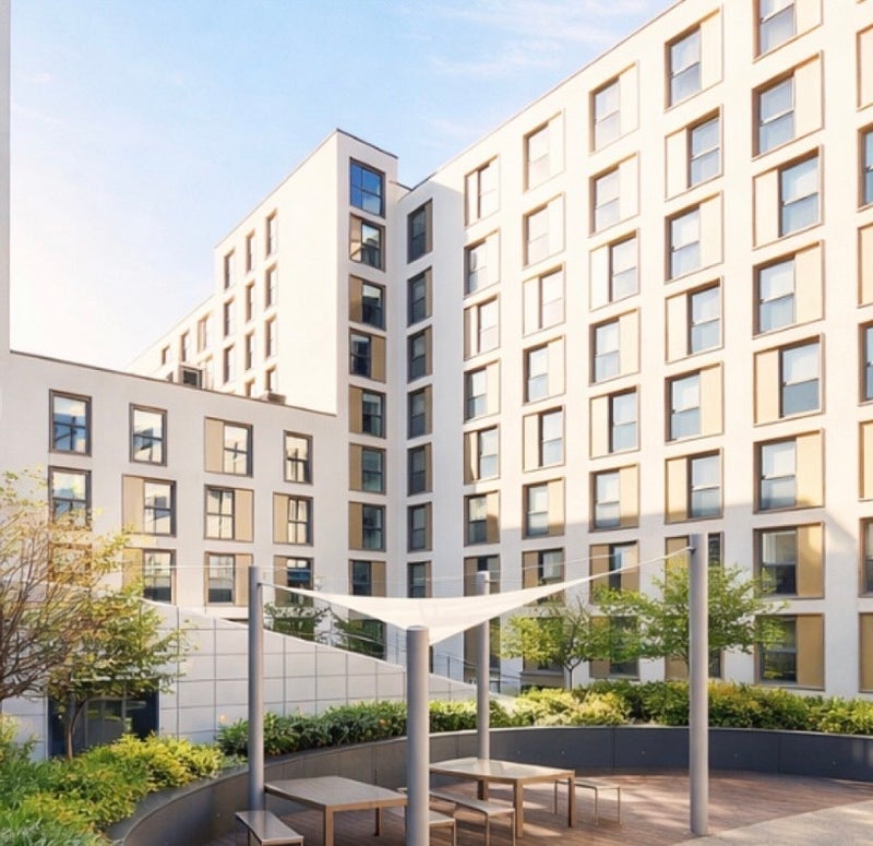 Room Leman Street in Greater London