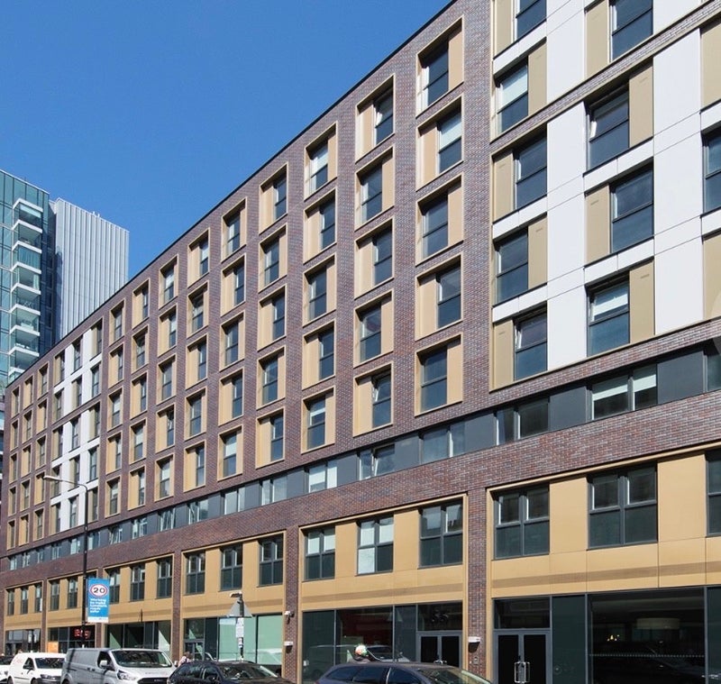 Room Leman Street in Greater London