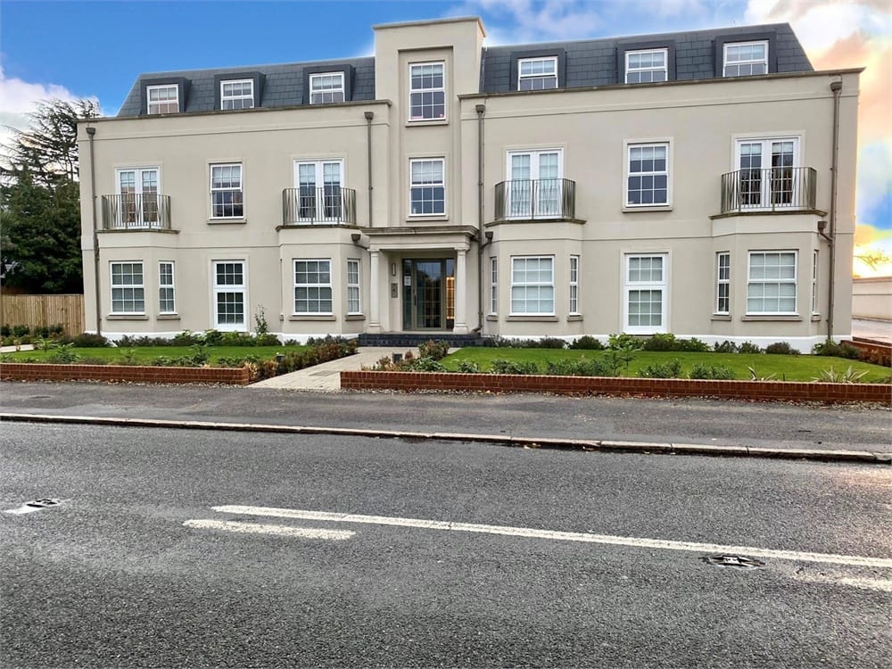 Flat Datchet Road in Datchet