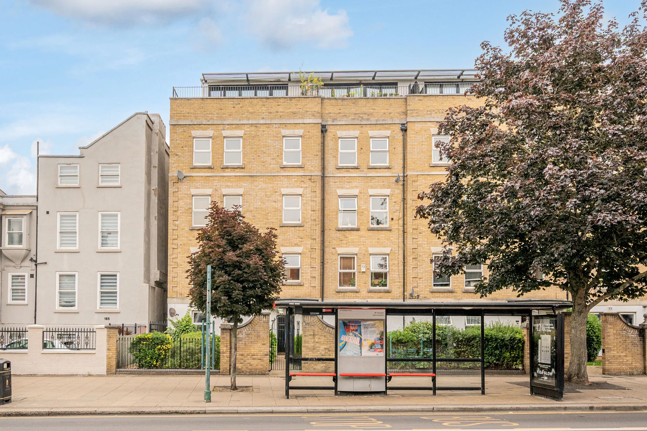 Flat Mitcham Road in Greater London